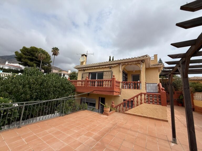 Villa con 2 viviendas independientes en Benalmádena