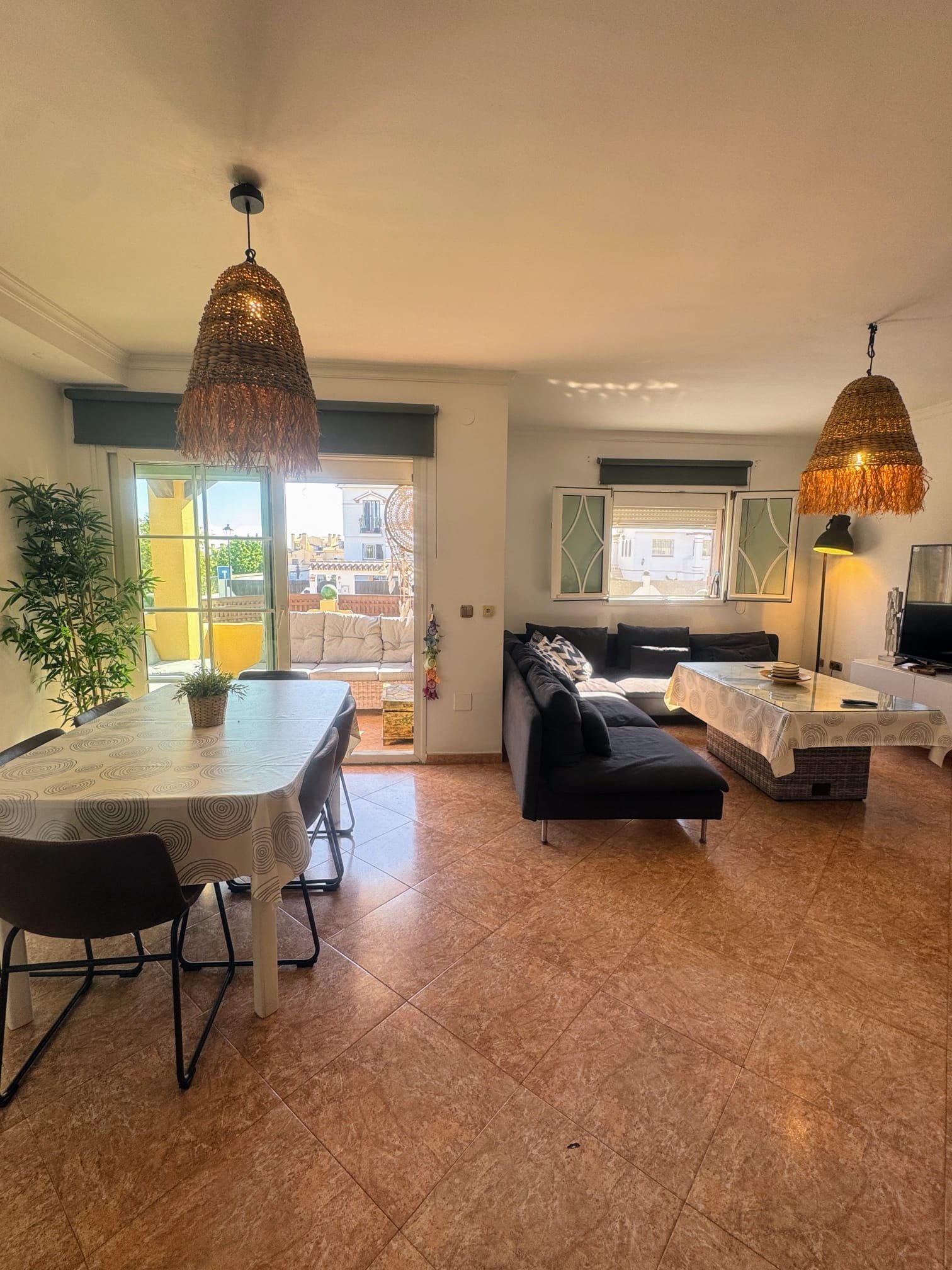 Chalet pareado con espectacular parcela y piscina privada en La Capellanía, Alhaurín de la Torre