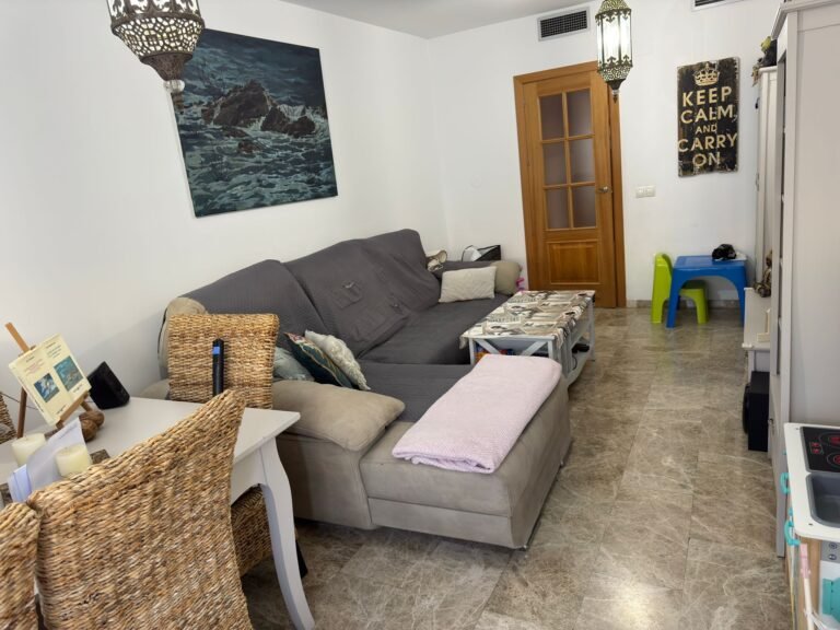 Piso en Las Flores: 103 m², Terraza, Patio y Piscina. en Mijas