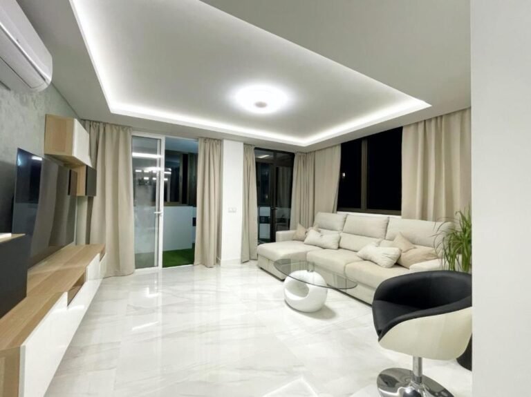 Marbella Centro: Exclusivo piso de 2 dormitorios con Jacuzzi y Licencia VFT. en Marbella