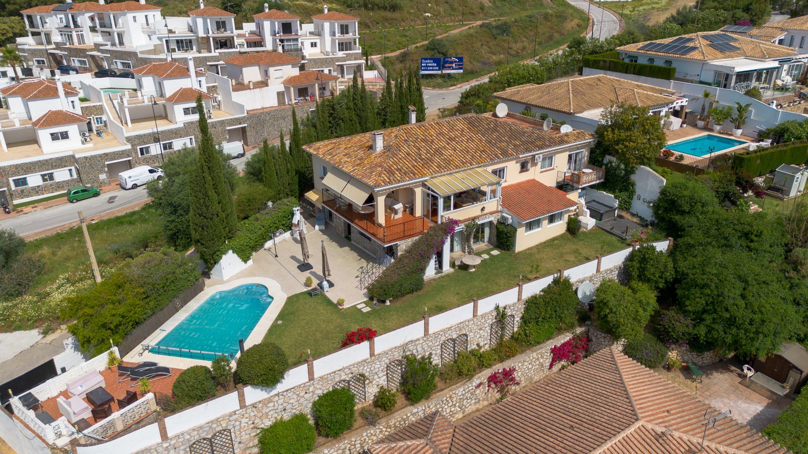 Villa Independiente en Mijas: 2 Viviendas en 1 con Licencia Turística y Vistas al Mar en Mijas