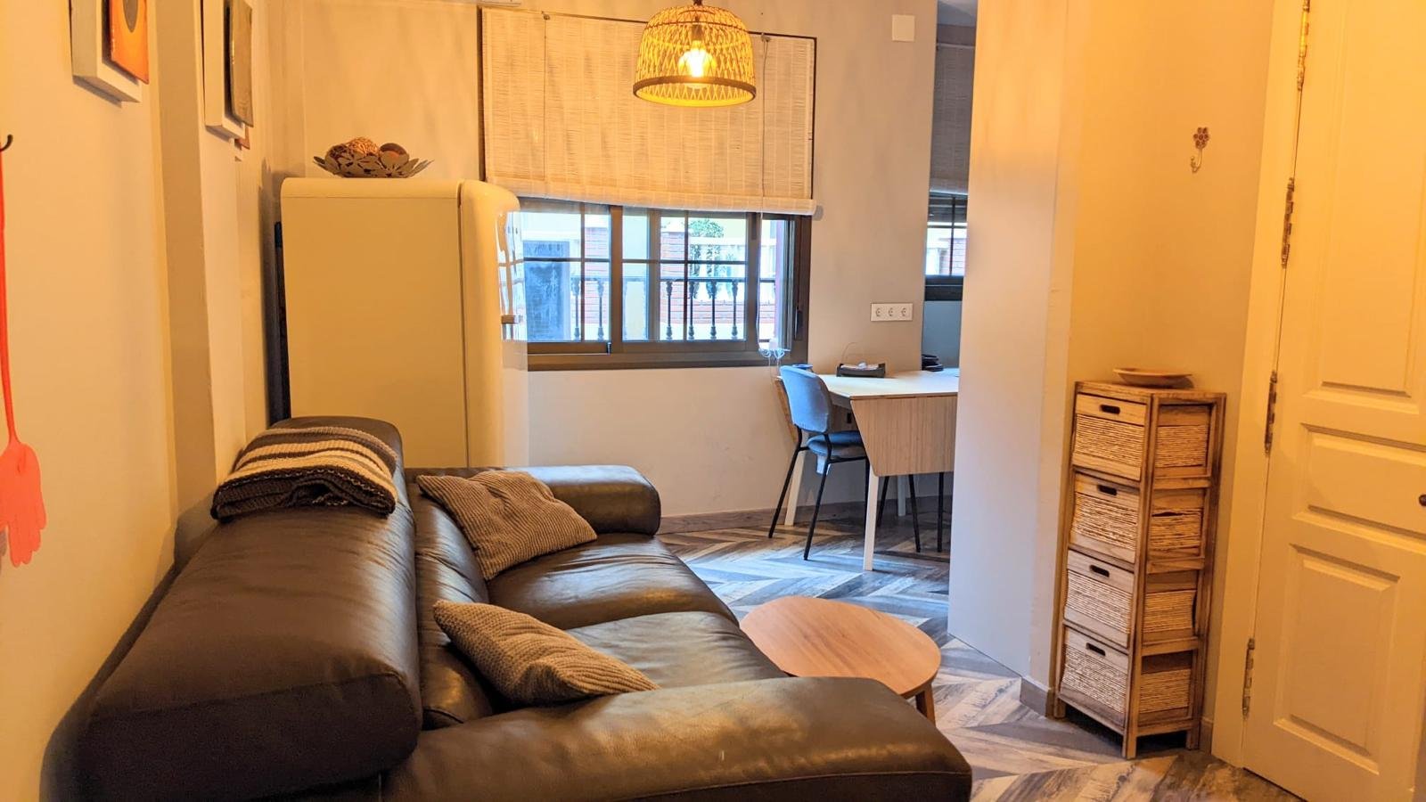 Piso de diseño totalmente reformado junto al centro de Fuengirola. en Las Lagunas, Mijas