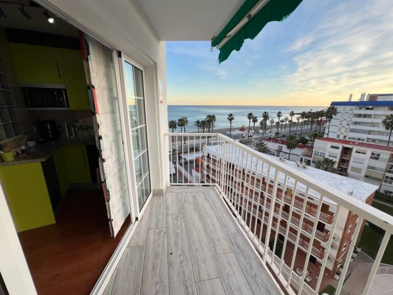 Estudio en Primera Línea con Vistas al Mar. en Torrequebrada, Benalmádena