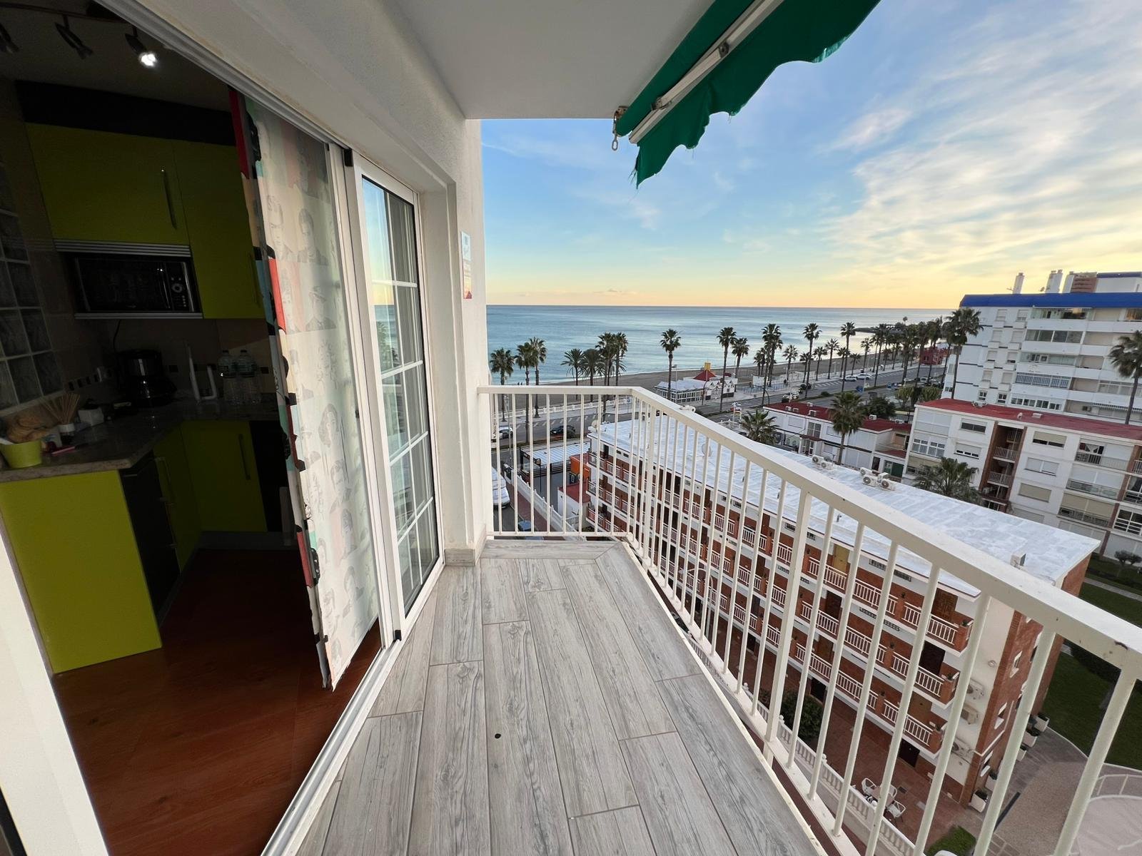 Estudio en Primera Línea con Vistas al Mar. en Torrequebrada, Benalmádena