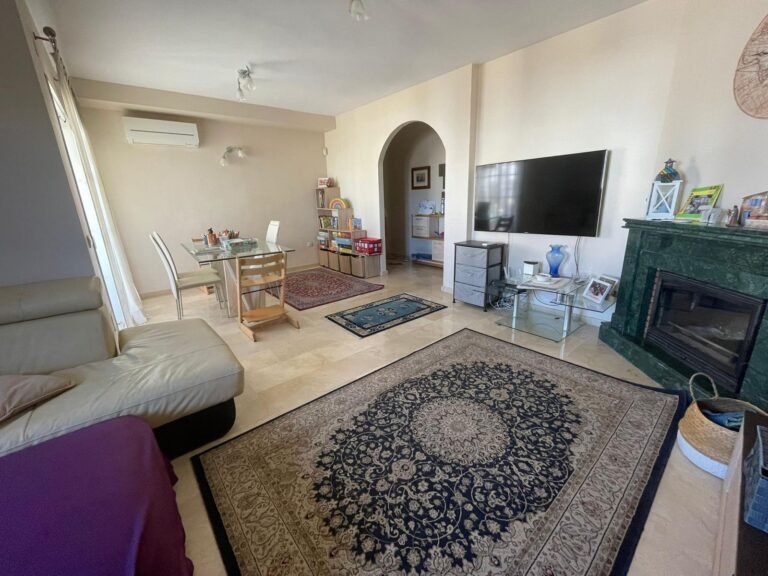 Chalet en Retamar con Apartamento Independiente y Piscina de Sal. en Alhaurín de la Torre