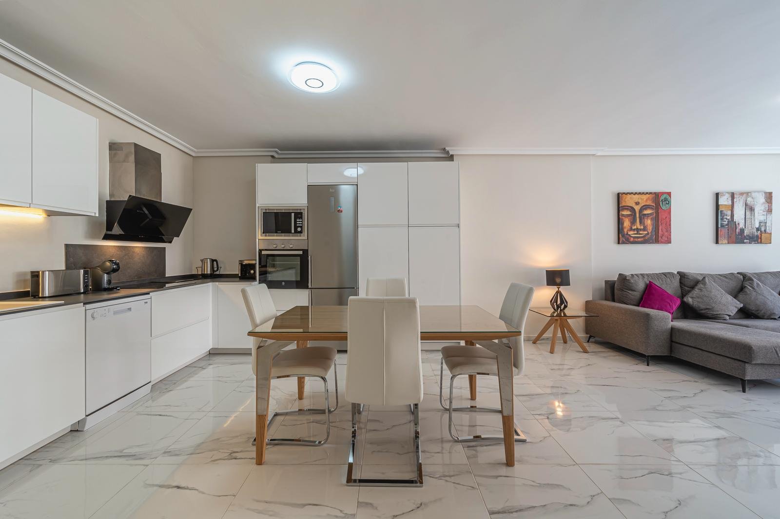 Inversión Prime en Nueva Andalucía: Piso de 3 Dormitorios con Garaje junto a Puerto Banús en Nueva Andalucía, Marbella