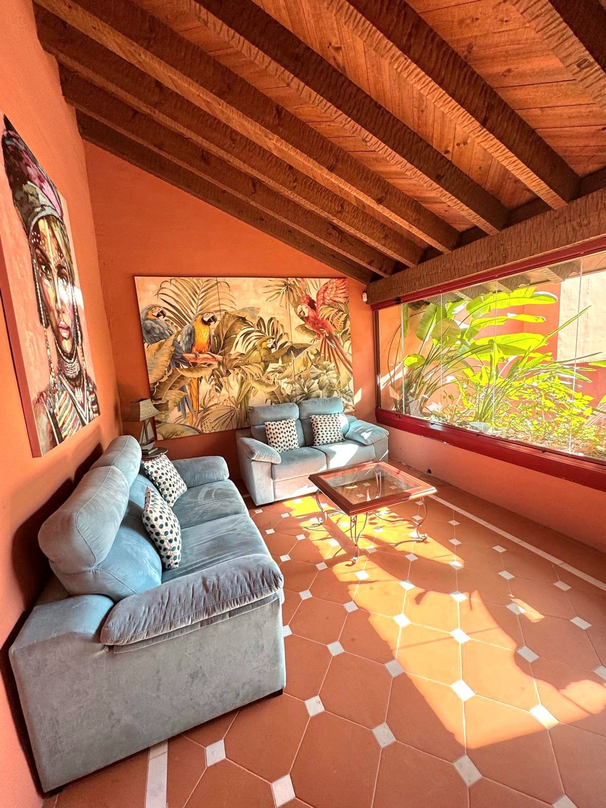 Piso Premium en Marbella: 139 m², Orientación Este, Garaje Eléctrico y 3 Piscinas. en Marbella