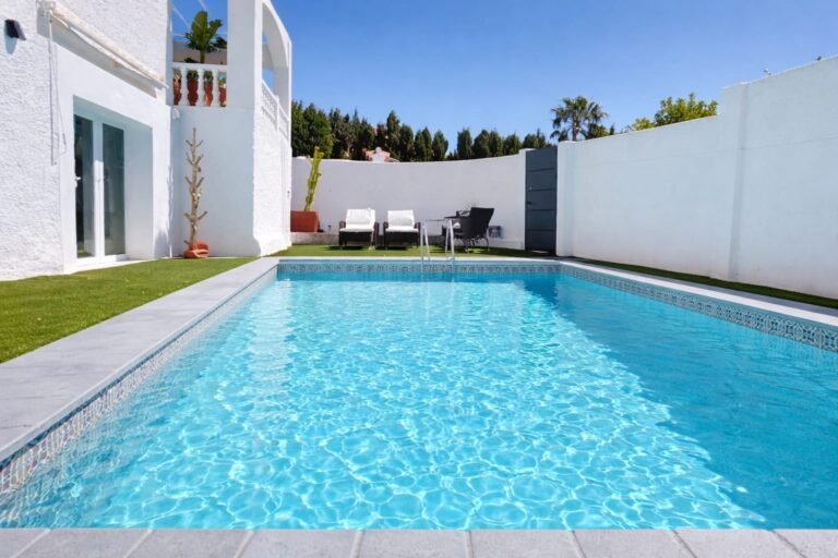 Villa Independiente con Licencia Turística y Placas Solares en El Higuerón. en Benalmádena