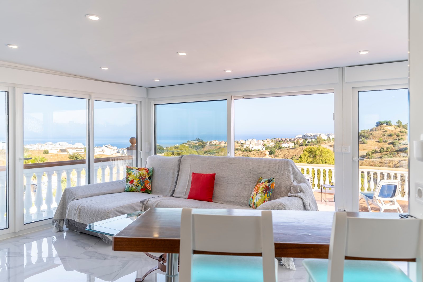 Villa de Lujo en Montealto con Vistas al Mar: 3 Viviendas en 1 y Licencia Turística. en Benalmádena