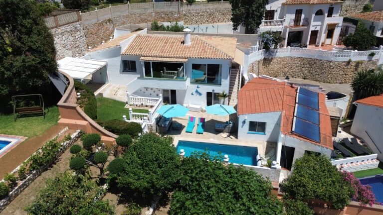 EXCEPCIONAL VILLA CON LICENCIA TURÍSTICA Y VISTAS AL MAR EN HACIENDA VERACRUZ, BENALMÁDENA en calle panamá, Benalmádena