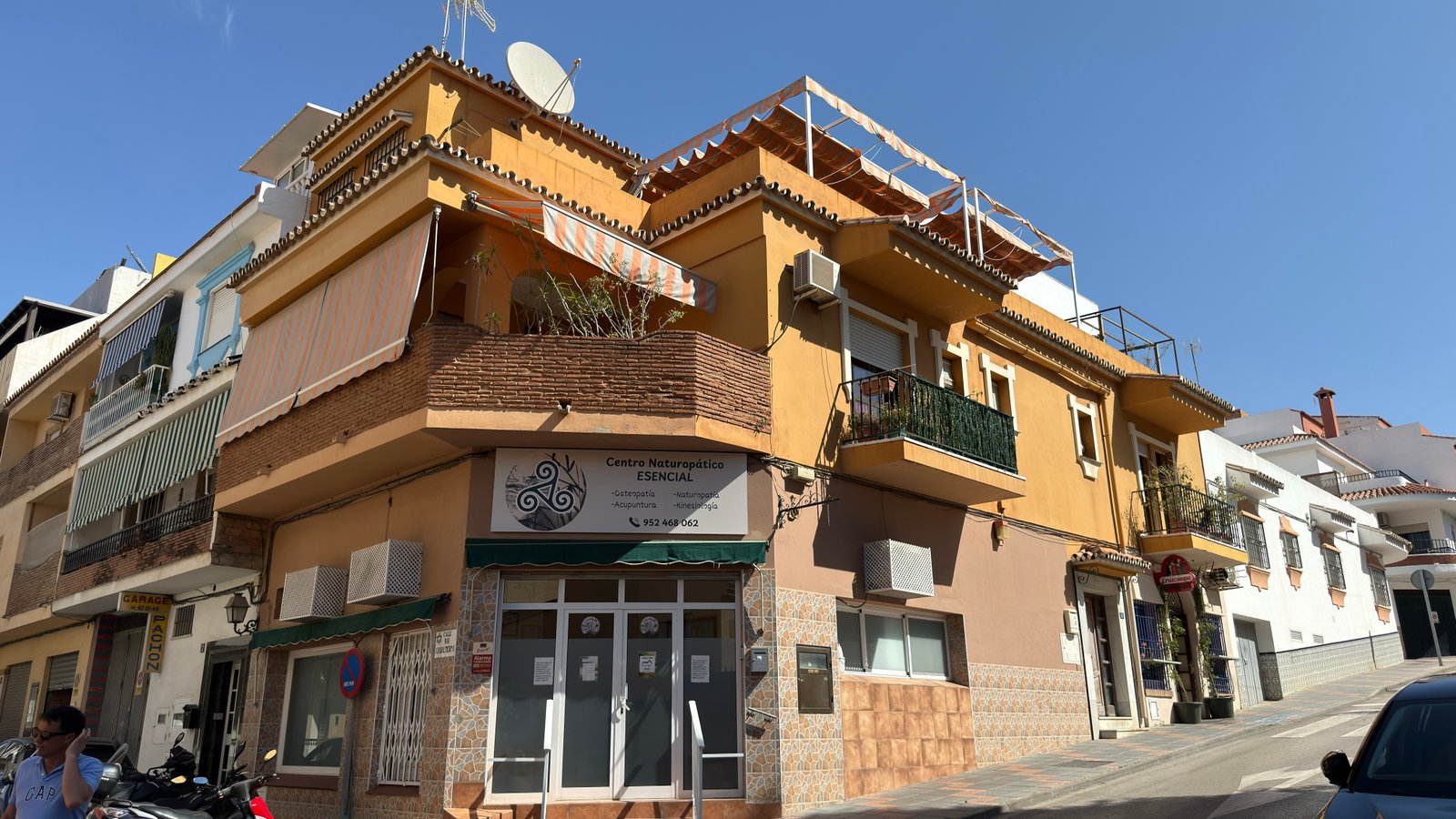 DÚPLEX DE 180 M² CON ENTRADA INDEPENDIENTE Y SOLARÍUM PRIVADO EN LAS LAGUNAS, MIJAS COSTA en Avenida de los lirios, las lagunas
