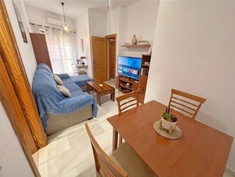 Oportunidad en Las Lagunas: Planta Baja Reformada y Lista para Habitar. en Las Cañadas, Mijas