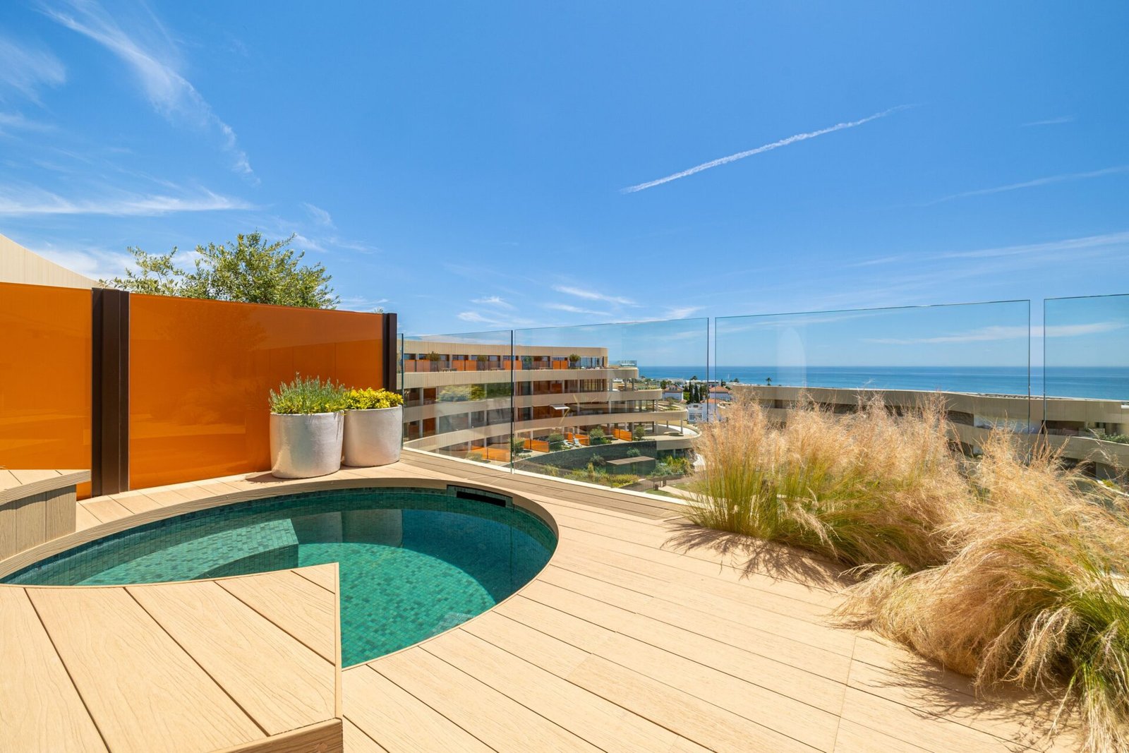 Terraza privada ilustrativa de South Residences