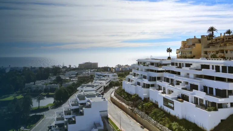Vivir cerca del golf en Mijas: qué valorar al elegir vivienda