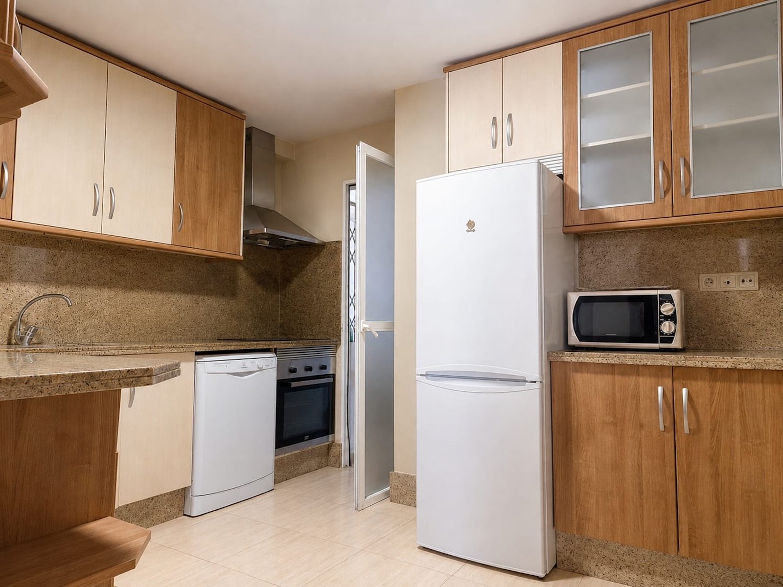 Cocina de la propiedad GV-177 en San Pedro de Alcántara
