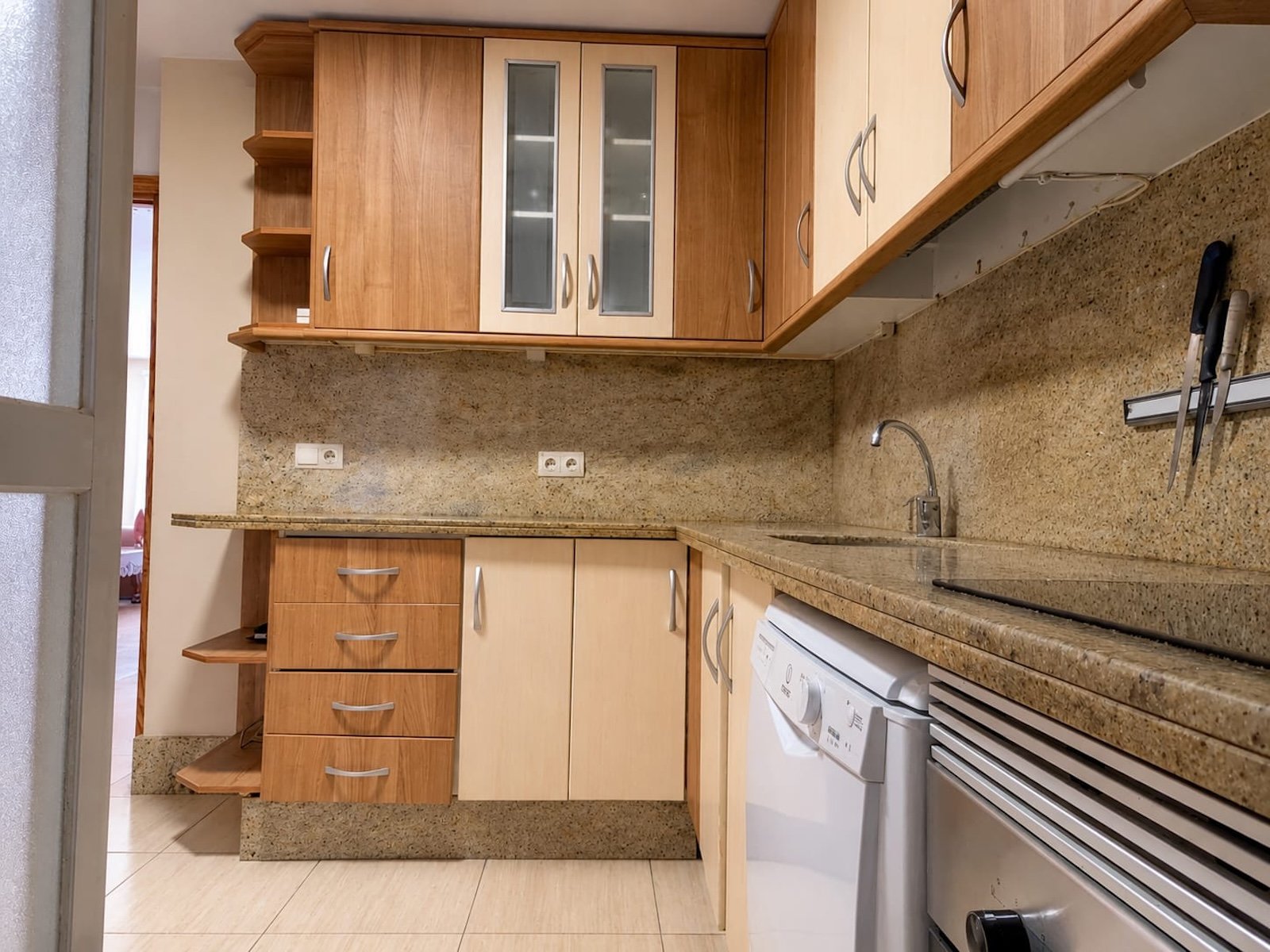 Detalle de la cocina de la propiedad GV-177 en San Pedro de Alcántara