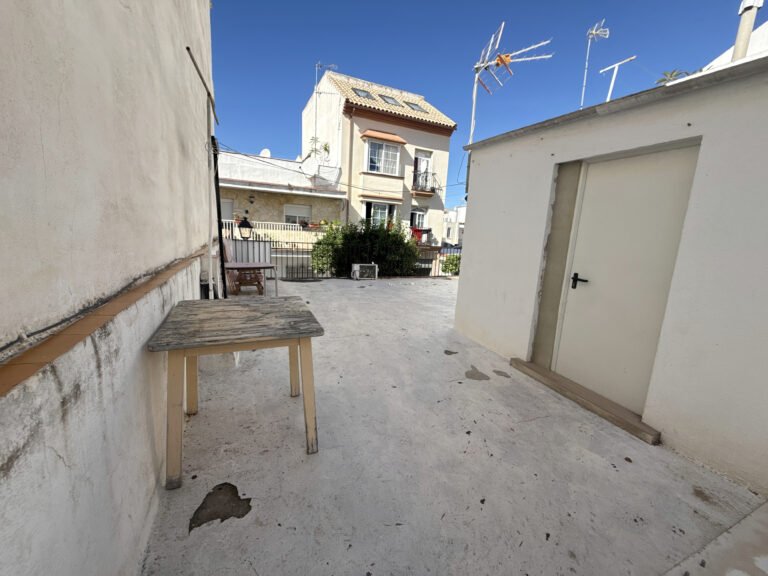 Casa con patio y terraza de 55 m² en Fuengirola en Calle Galicia 9, Fuengirola